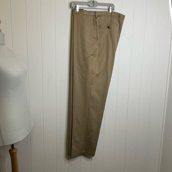 Haggar Men's Size 44x36 Premium Khaki Classic Fit No Iron Pants Trousers - Picture 1 of 15